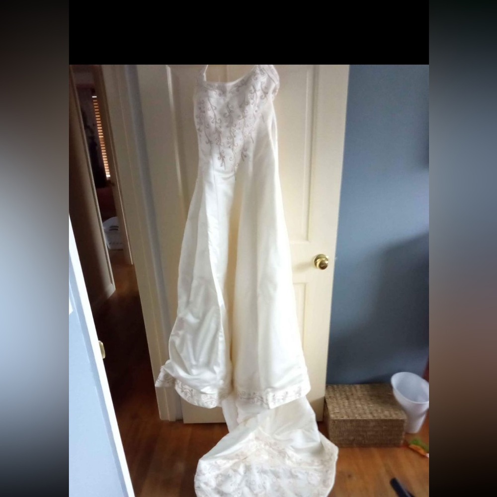 Davids Bridal vintage Halter Wedding gown